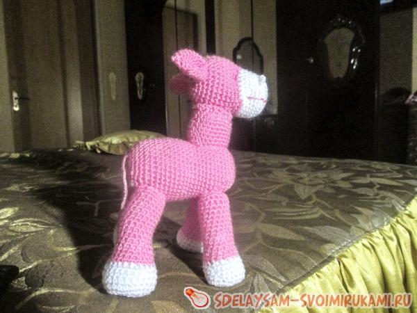 Затем пришиваем мордочку