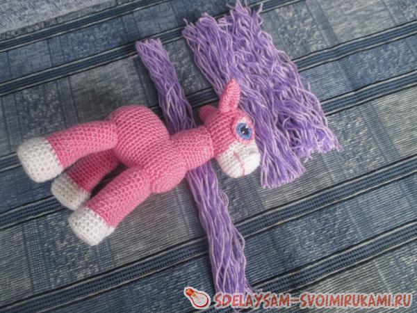лошадка вязанная крючком
