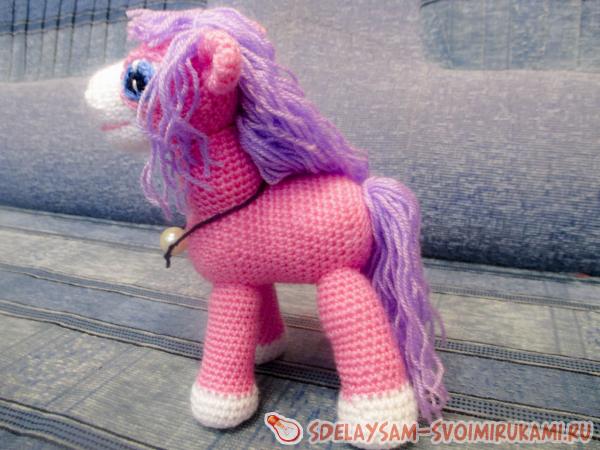 лошадка вязанная крючком