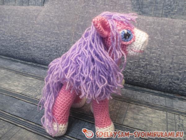 лошадка вязанная крючком
