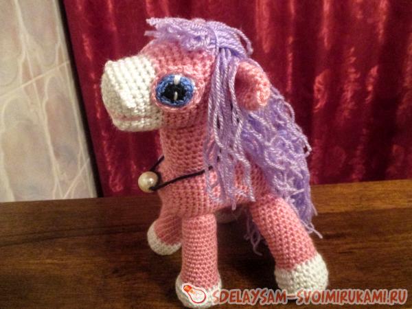 лошадка вязанная крючком