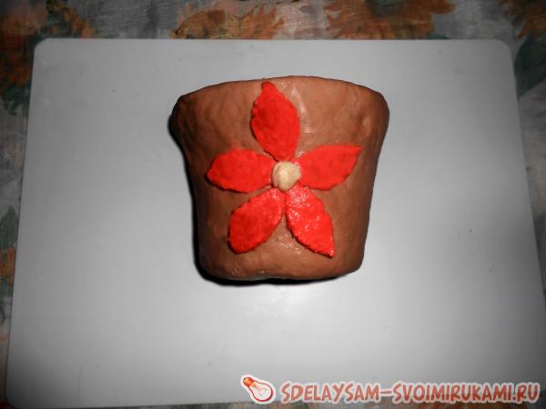 берем тесто красного цвета