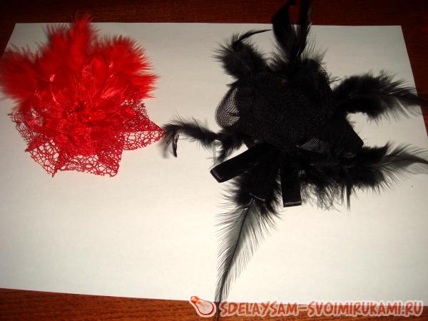 Красная брошка