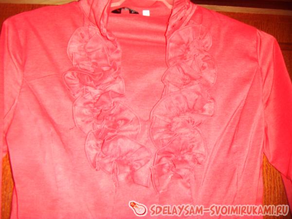 Красная брошка