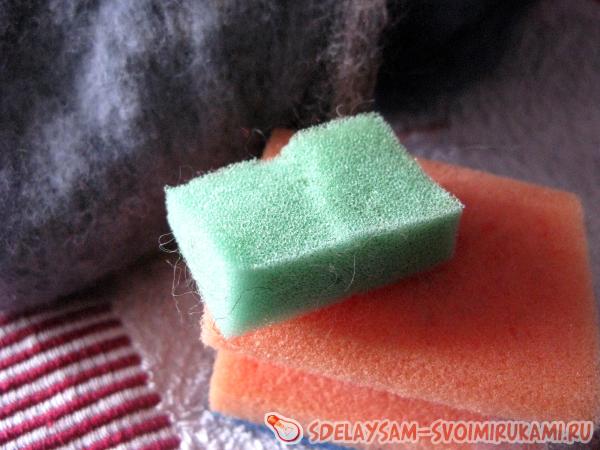 необходимо положить поролон