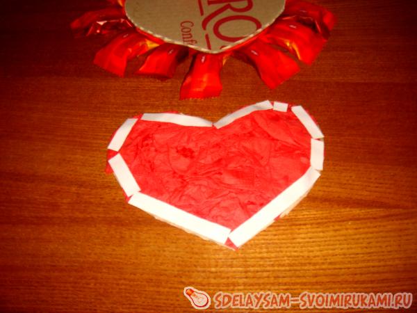 приклеить конфеты