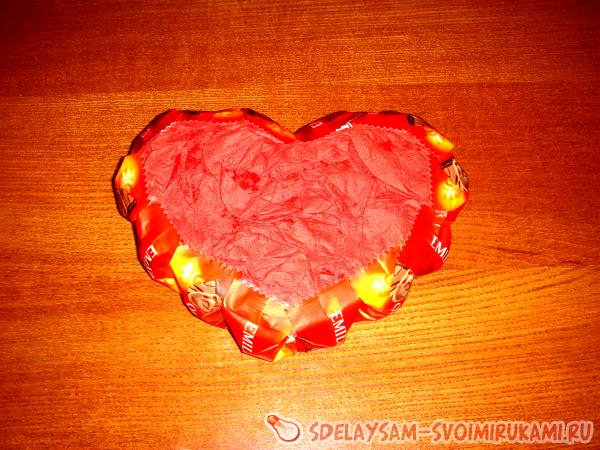 приклеить конфеты