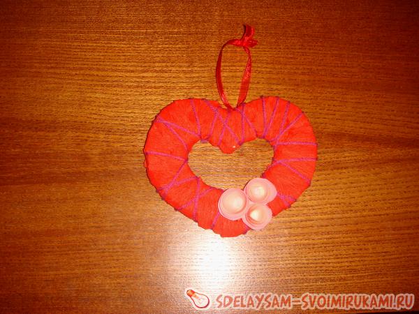 подвесить сердечко на подставку