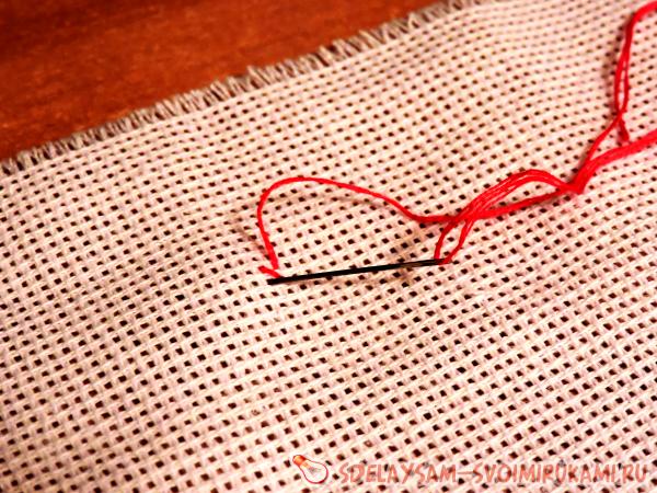 Сердце вышитое крестиком