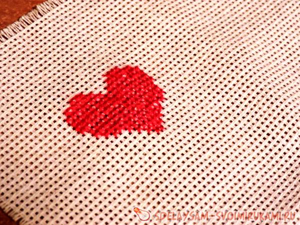 Сердце вышитое крестиком