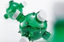 Из пластиковой бутылки . . .