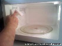 Как быстро очистить микроволновую печь