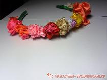 Ободок с розочками из атласных лент