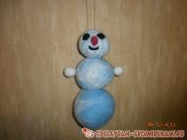 Снеговик из шерсти сделанный методом фильцевания