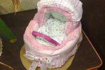 Коляска из одноразовых подгузников