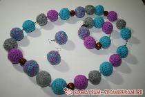 Вязаные украшения: комплект из вязаных бусин