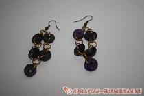 Интересные серьги из необычных деревянных бусин