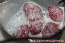 Творожно-клубничный смузи