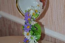 Льющиеся цветы из кружки