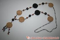 Бусы из старых деревянных шашек