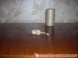 Брелок на ключи из винной пробки