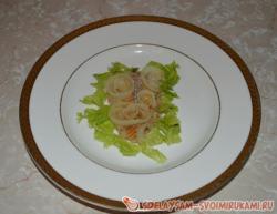 Филе минтая с луком и сметаной