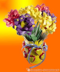 Конфетный букет из цветной бумаги