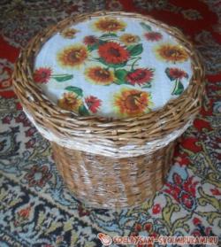 Пуфик из газетных трубочек