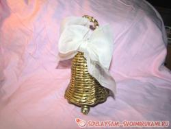 Колокольчик из газетных трубочек