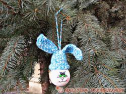 Игрушка на ёлку из лампочки «Зайчик»
