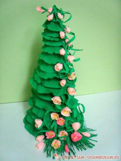 Елка из гофрированной бумаги