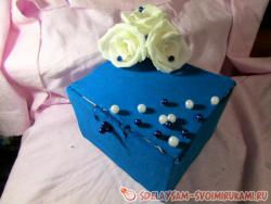 Шкатулка с цветами из гофрированной бумаги