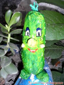 Огурцы в технике папье-маше