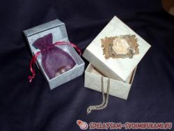 Нарядная подарочная коробочка