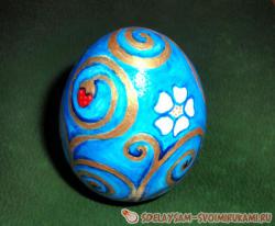 Роспись деревянного яйца «Золотые узоры»