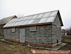 Этапы постройки сарая на неровном участке