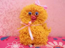 Игрушка «Цыпленок» из помпонов