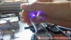 Простой плазменный шар из лампочки