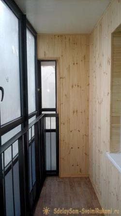 Отделка балкона вагонкой