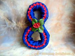 Восьмёрка из поролона и атласных лент