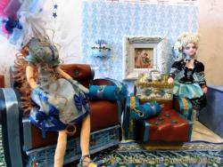 Королевский диван для куклы