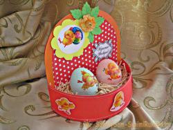 Пасхальная корзина с яйцами