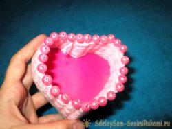 Корзинка «Сердечко» из ниток и зубочисток