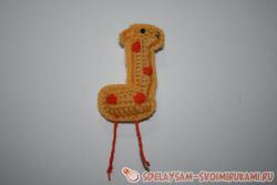 Забавная брошка – жираф