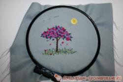 Красивая вышивка в стиле «рококо»