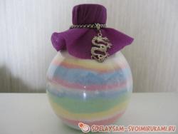 Декорирование бутылочки цветной солью