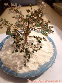 Деревья из бисера