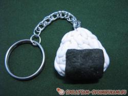 Брелок в виде онигири