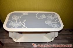 Из старой тумбочки в туалетный столик