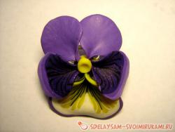 Цветок «Анютины глазки» из полимерной глины